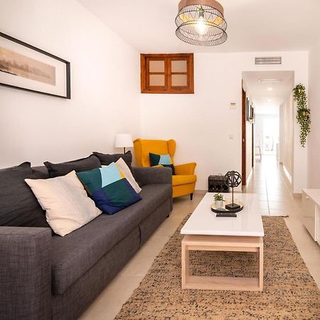 Lovely Cozy 2-Bedroom Residential Home With Patio Benalmadena Bagian luar foto
