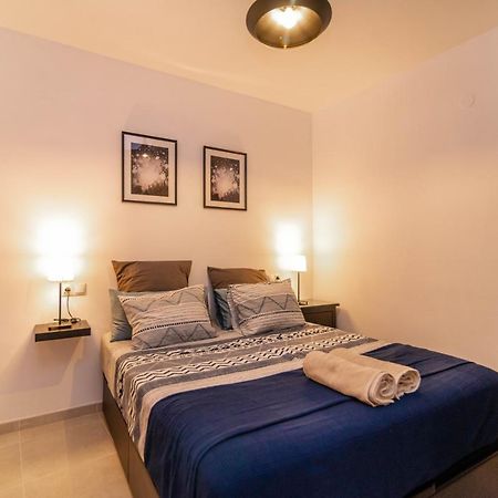 Lovely Cozy 2-Bedroom Residential Home With Patio Benalmadena Bagian luar foto