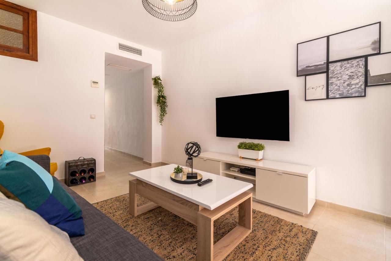 Lovely Cozy 2-Bedroom Residential Home With Patio Benalmadena Bagian luar foto