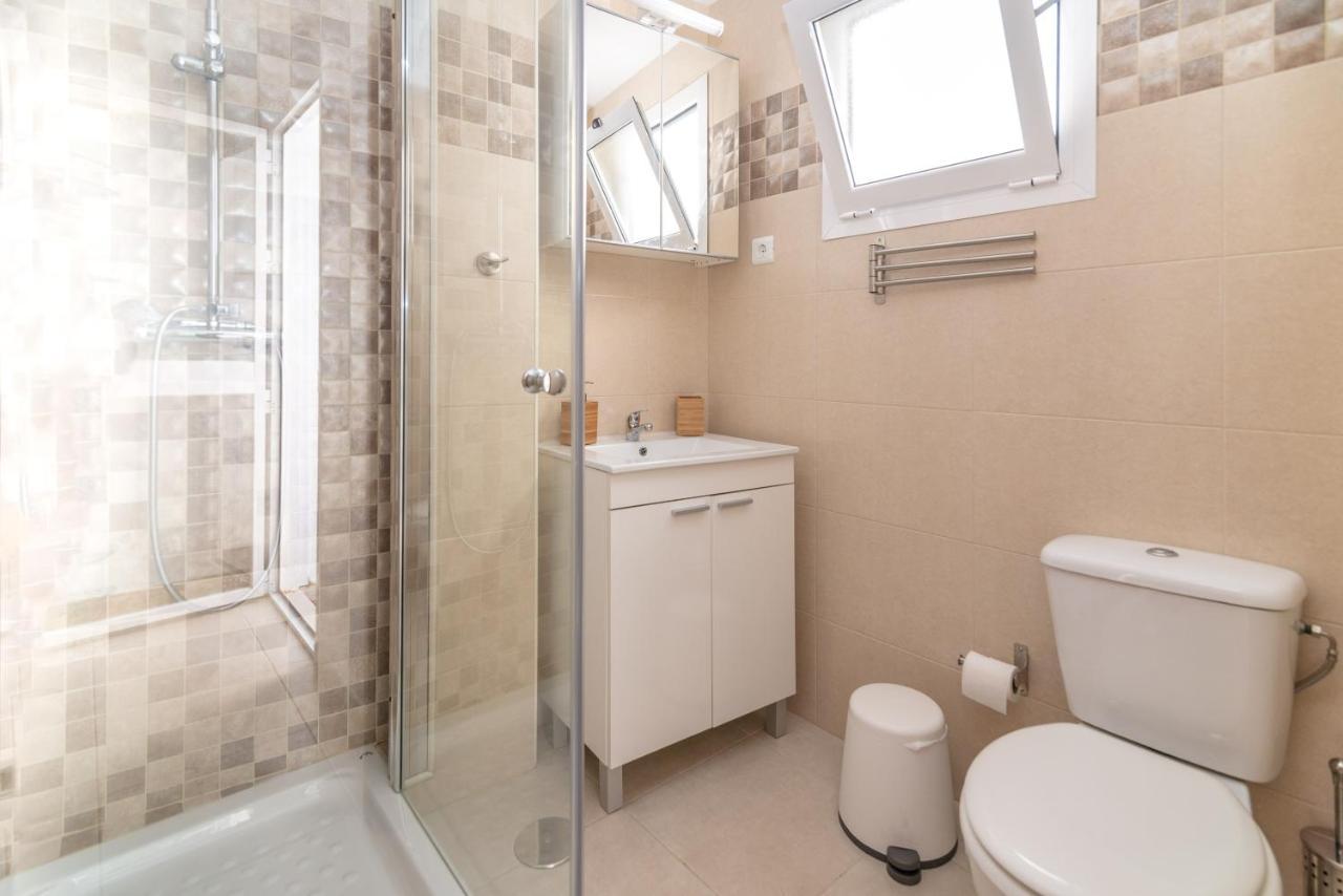 Lovely Cozy 2-Bedroom Residential Home With Patio Benalmadena Bagian luar foto